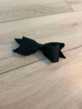 Chanel  Black Fabric Bow Hair Clip - Classic Style